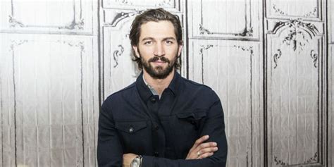 Michiel Huisman Likes Being Naked on TV